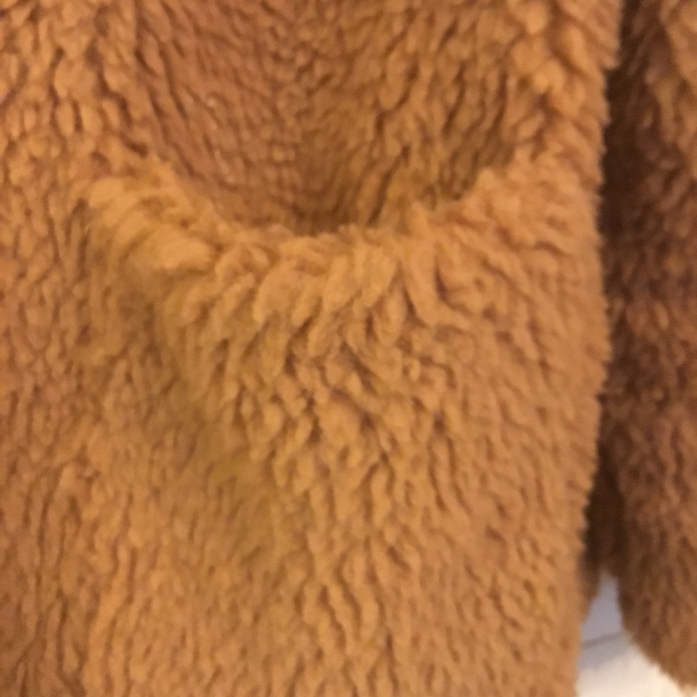 Cozy Tan Faux Fur Jacket Size XL - Picture 4 of 5